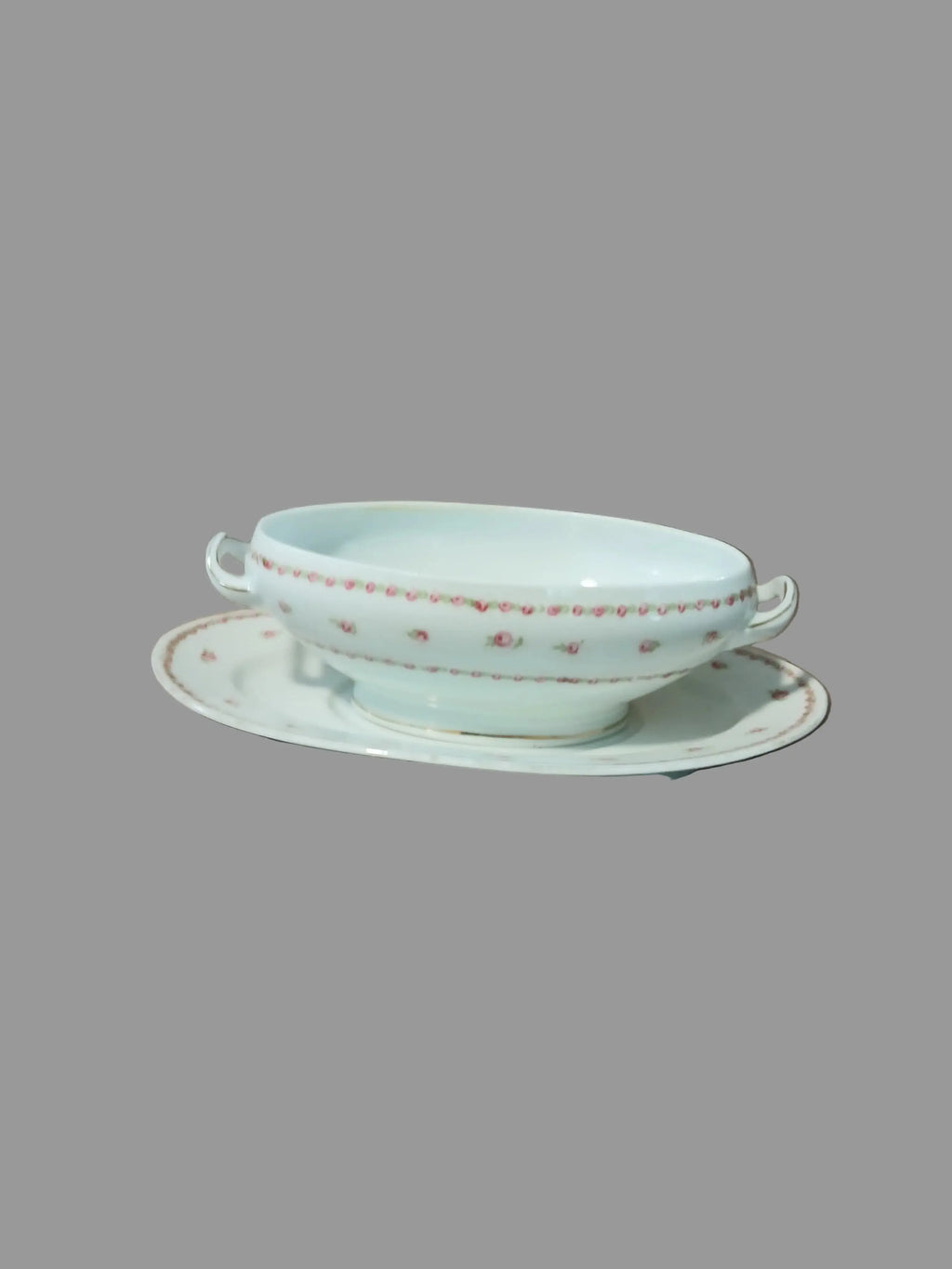 Victoria Austria Porcelain Gravy Boat & Drip Tray – Pink Rosebud, c.1891–1918 | Schmidt & Co. Porzellanfabrik Victoria Schmidt & Company