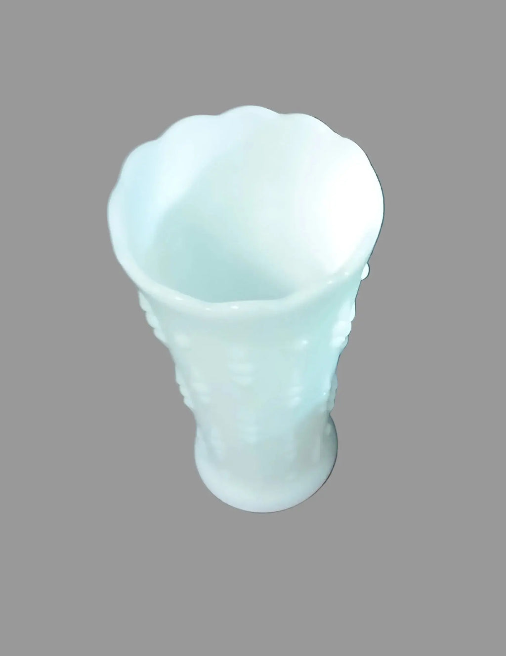 Anchor Hocking Milk Glass Vase – Teardrop & Pearl, Scalloped Edges, 1940s–1960s Anchor Hocking