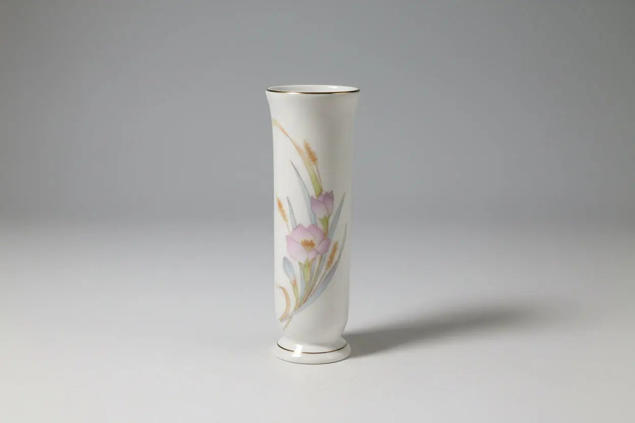 Japanese Porcelain Iris Vase – Lavender & Silver Platinum Trim, 1970s | Toya / Yamaji Toya / Yamaji