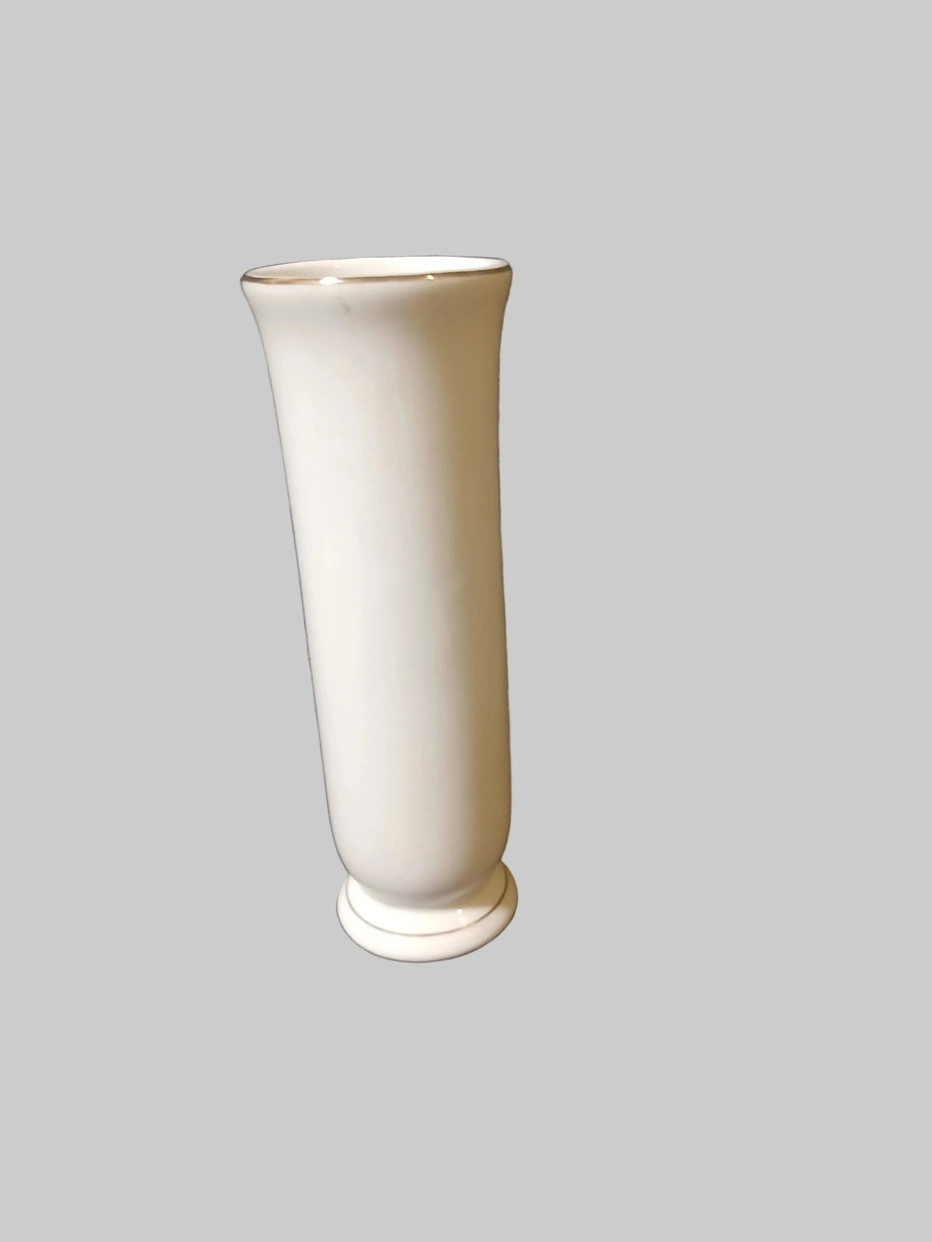 Japanese Porcelain Iris Vase – Lavender & Silver Platinum Trim, 1970s | Toya / Yamaji Toya / Yamaji