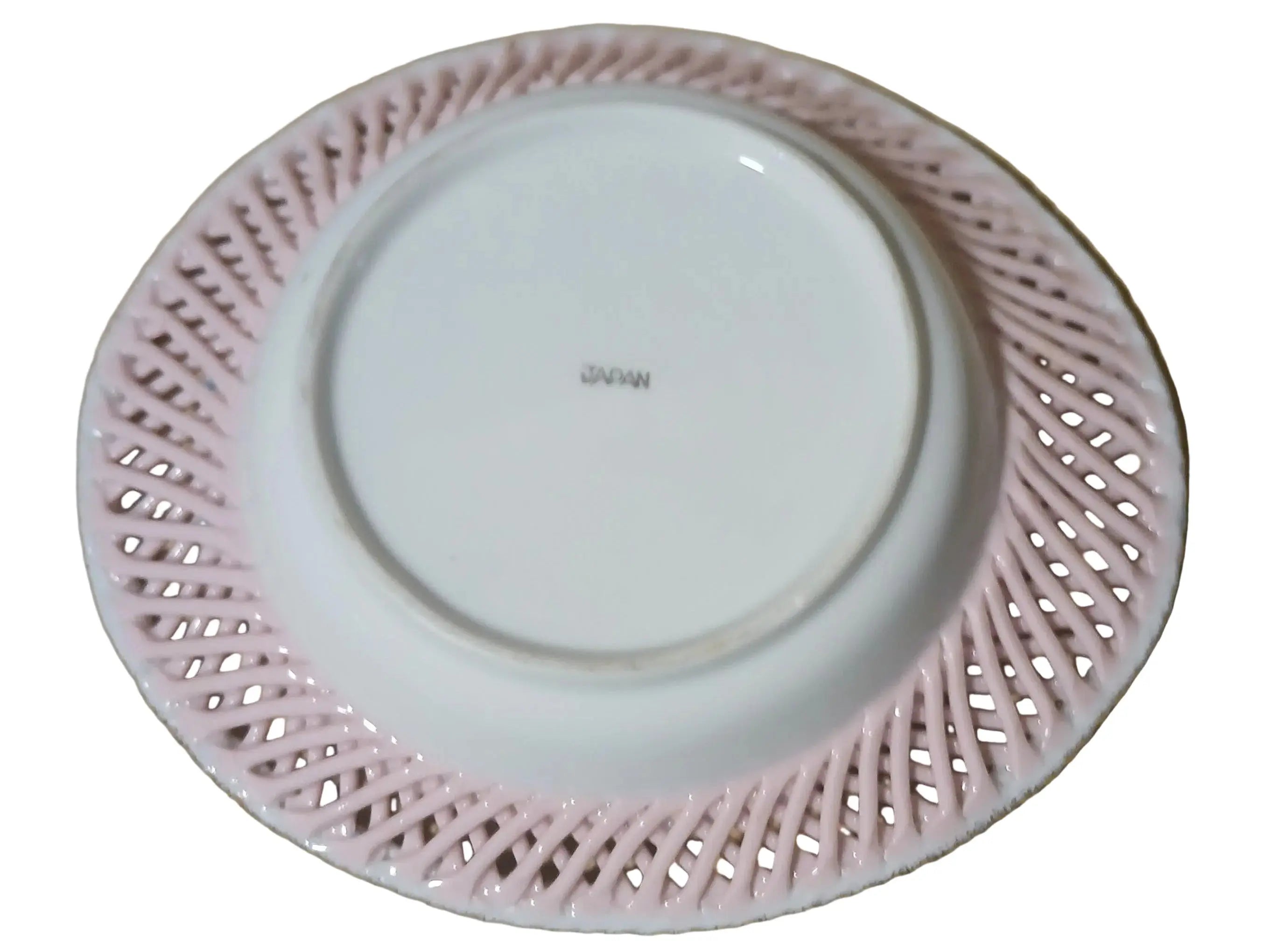 Kasuga Ware Lattice Rose Porcelain Dish – Gold Trim, 1950s–1960s Japanese Ceramics Kasuga Ware