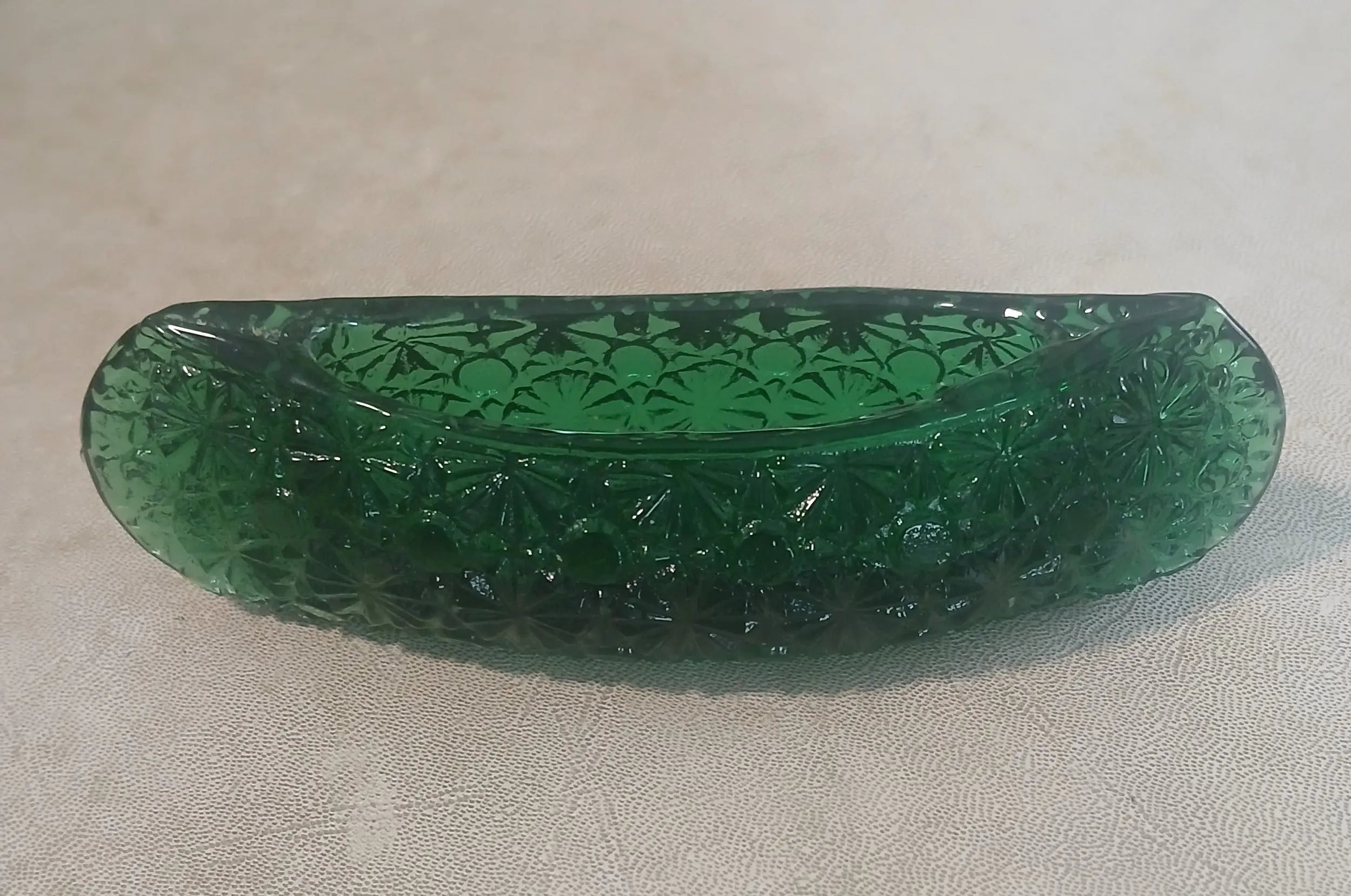 L.E. Smith Emerald Green Daisy & Button Glass Canoe Trinket L.E. Smith
