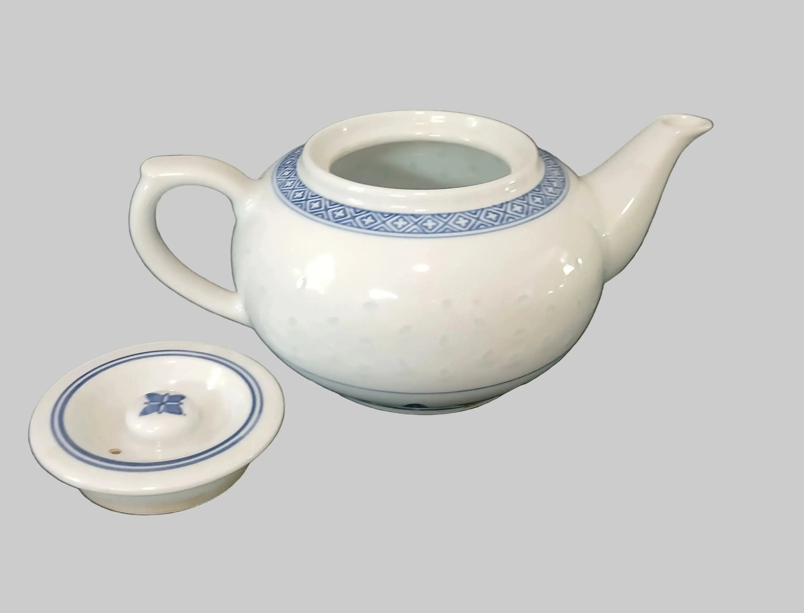 Vintage Chinese Rice Grain Porcelain Teapot – Cobalt Blue, Jingdezhen (1970s–1980s) Vintage Craze
