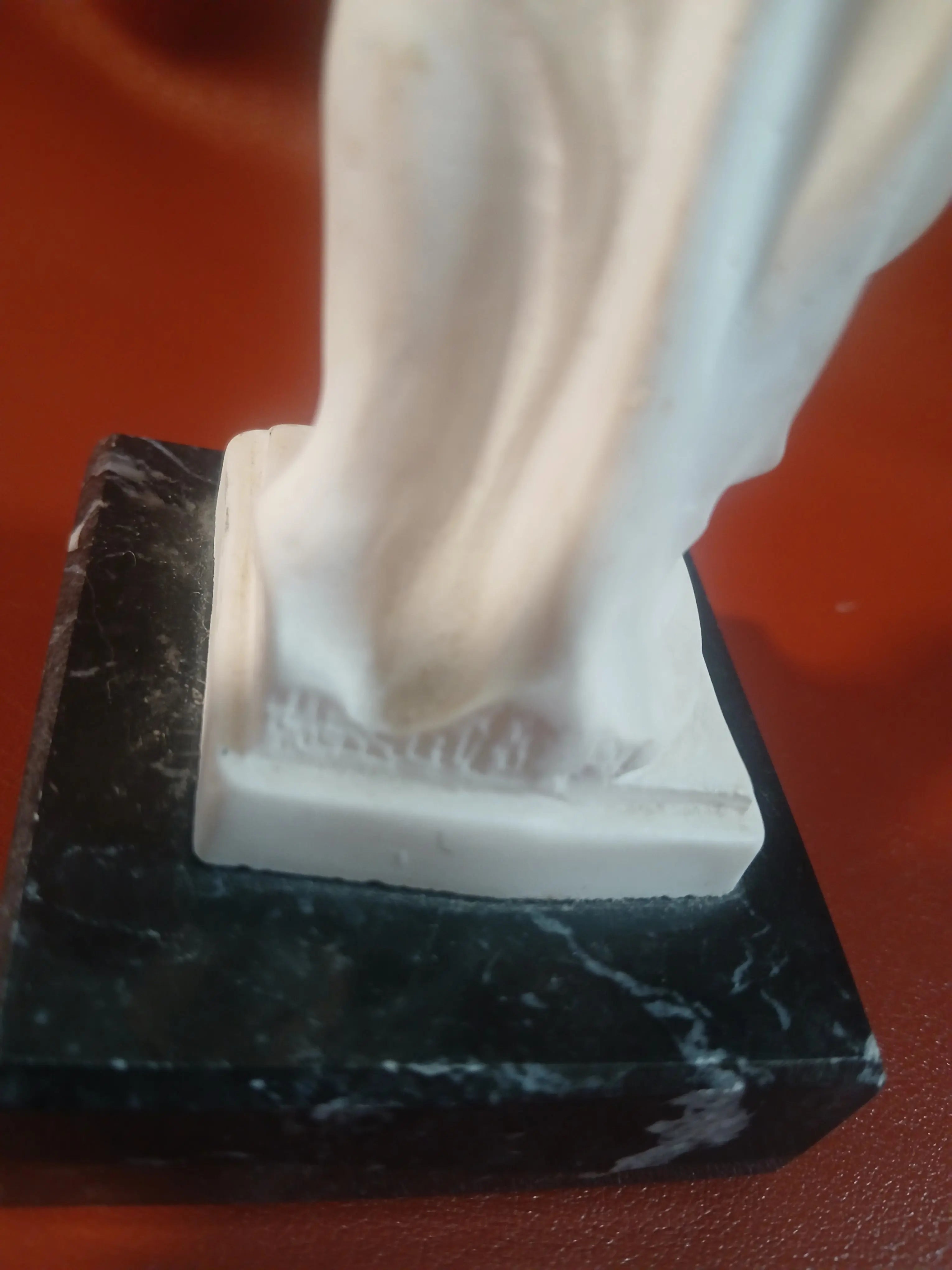 Vintage Santini Venus de Milo Sculpture | Alabaster Composite | Italy, 1950s Vintage Craze